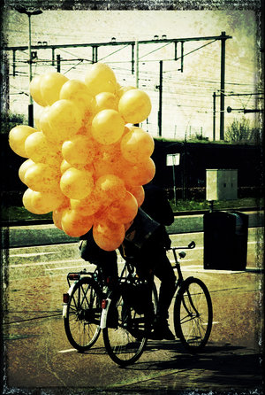 balloons_on_a_bike_by_tantesjaan